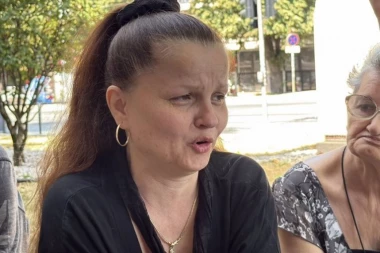 NAPADNUTA MALA CANA: Telo pevačice u podlivima i modricama - Trpi ogromne bolove!