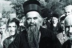 KAKO SE MRTVI SVETE ŽIVIMA: Tri deteta dolazila su joj u snu, a odgovor vladike Nikolaja ledi krv u žilama