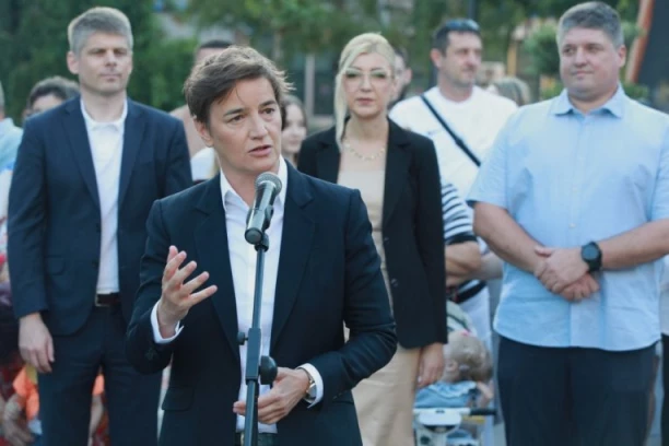 DOŠLO JE VREME ZA UŽIVANJE: Ana Brnabić otvorila 13. Etno fest u Paraćinu (FOTO)