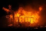 TRAGEDIJA! Muškarac poginuo dok je pokušavao da ugasi požar kod Tešnja