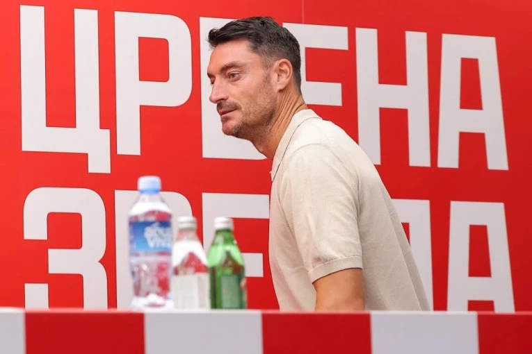 VELIKA PROMENA ZA SAMO 4 DANA! Jedan detalj sa Rijerine promocije u Zvezdi mnogima je promakao, a puno toga govori! (FOTO)