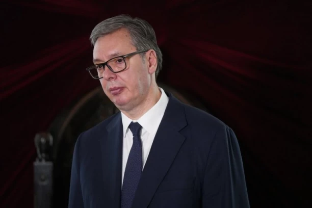 "ISKRENO POŠTOVANJE ZA PROFESIONALIZAM": Predsednik Vučić čestitao Dan roda rečnih jedinica i Dan Rečne flotile