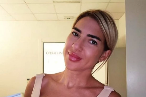 JOVANA JEREMIĆ SKINULA ZAVOJE I POKAZALA NOVE GRUDI! Izbacila ZVERI od 425 kubika, svi gledaju u OVAJ DETALJ! (FOTO)