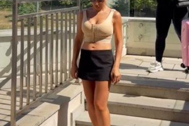 Jovana Jeremić prošetala silikone