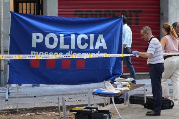 (UZNEMIRUJUĆI VIDEO) TRUDNICA I DETE LEŽE PO PODU! Novi detalji krvavog obračuna u Španiji LEDE KRV u žilama!
