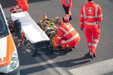 STRAVIČNO! Roditelji mislili da im sin spava na zadnjem sedištu, ali kad su stali, doživeli šok - VIŠE NIKO NIJE MOGAO DA MU POMOGNE!