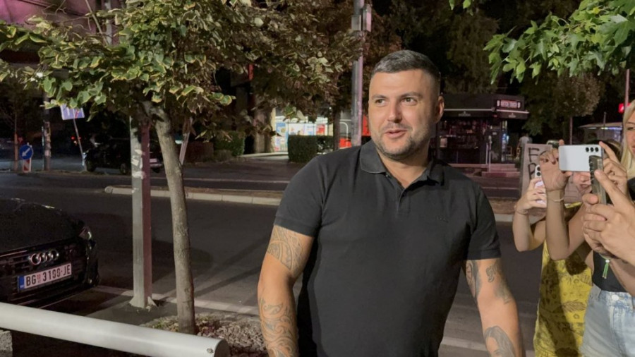 ASMIN PRETI INTIMNIM SNIMKOM - HITNO KREĆE SA MAJOM PO FILIPA CARA! Neviđena drama ispred Pinka, Durdžić nikad brutalniji! (VIDEO)