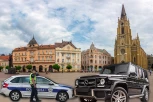 KRVAVI TRAGOVI POSLE OTMICE! Muškarca nasilno ubacili u G-KLASU u Novom Sadu, policija pokrenula HITNU AKCIJU