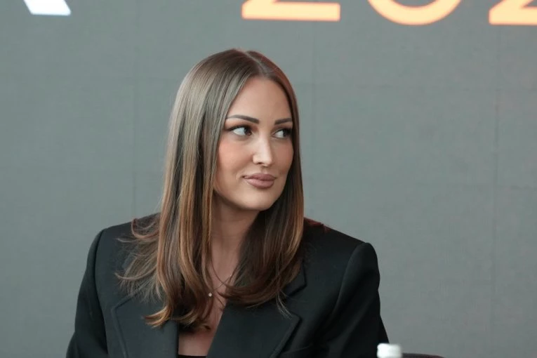 ALEKSANDRA PRIJOVIĆ POKAZALA PRAVO LICE, FANOVI OGORČENI NA NJU: Nikad veća HAJKA na pevačicu, sve obelodanjeno u javnost, KO STOJI iza svega?