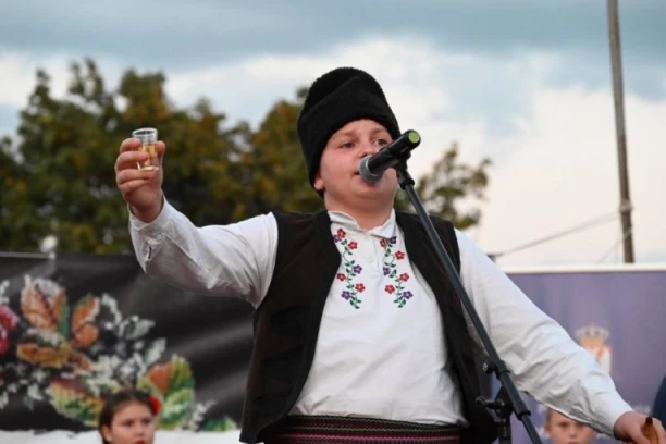 LAZAR MARKOVIĆ JE NAJMLAĐI SRPSKI ZDRAVIČAR! Sa 15 godina se već okitio velikim priznanjem, a za Republiku otkriva i GDE PRONALAZI INSPIRACIJU!