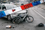 PIJANI MLADIĆ OBORIO ČOVEKA NA ELEKTRIČNOM BICIKLU, PA POBEGAO! Strahovita nesreća u Zemunu - BORE MU SE ZA ŽIVOT!