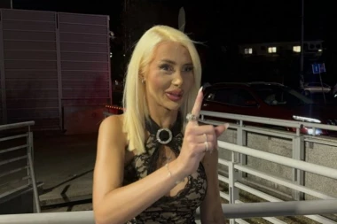 U "ELITI 10" TRAŽI MUŽA: Nesuđena maćeha Željka Kulića i Lene Marinković bacila oko na Filipa Cara - nećete verovati ko ju je dovezao do Pinka! (VIDEO)
