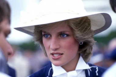 ČARLS PRIZNAO PRELJUBU, A ONA SE POJAVILA U OVOME! Čuvena haljina princeze Dajane sada se prodaje na aukciji!