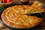 Posna pita od krompira za Preobraženje: Hrskava spolja, sočna iznutra i puna ukusa (RECEPT)