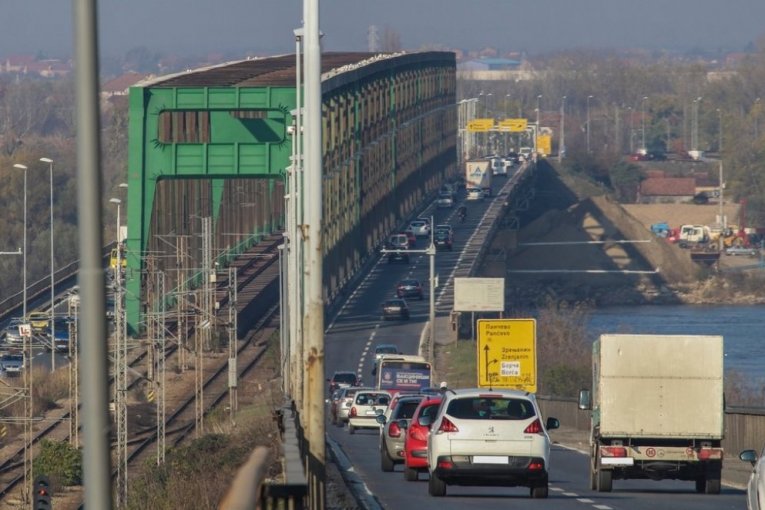 SAMO U PRETHODNIH SEDAM DANA NAPISANO 290 KAZNI! Vodite računa o ovom pravilu na Pančevačkom mostu!