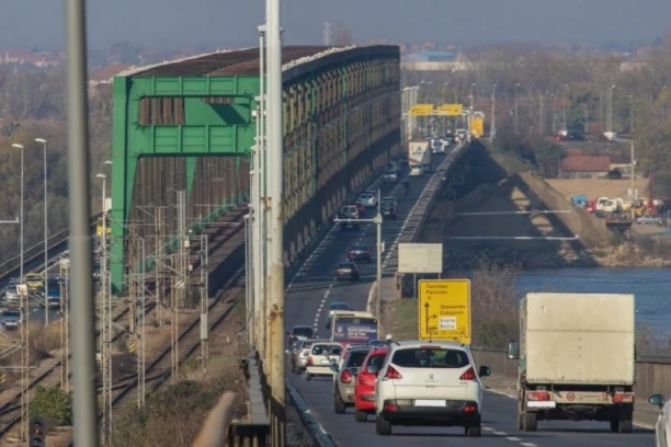 SAMO U PRETHODNIH SEDAM DANA NAPISANO 290 KAZNI! Vodite računa o ovom pravilu na Pančevačkom mostu!