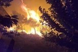 STRAVIČAN POŽAR U BLIZINI FOČE! Izgorele kuće i pomoćni objekti!