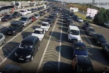 ŠTA JE, BRE, SAD OVO? Zvanično čekanje na granici 40 minuta, a OVA SLIKA pokazuje KILOMETARSKU KOLONU (FOTO)