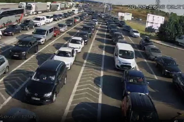 ŠTA JE BRE SAD OVO? Zvanično čekanje na granici 40 minuta, a OVA SLIKA pokazuje KILOMETARSKU KOLONU (FOTO)