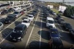 ŠTA JE, BRE, SAD OVO? Zvanično čekanje na granici 40 minuta, a OVA SLIKA pokazuje KILOMETARSKU KOLONU (FOTO)