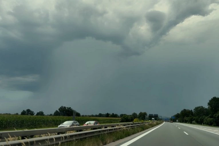 HAOS U SRCU BALKANA: Nevreme pogodilo severozapad BiH, Prnjavor ostao bez struje
