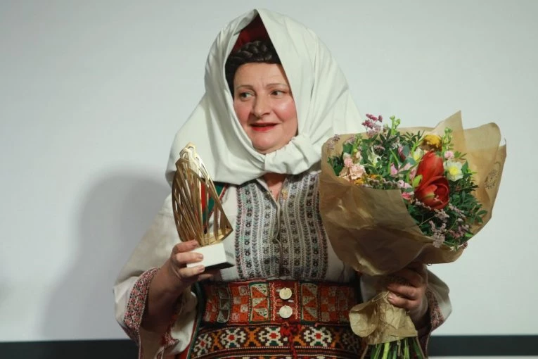 SKANDAL U HRVATSKOJ: Srpska pevačica pevala o KRAJINI, sud joj PRESUDIO, ona im se IZVINILA!