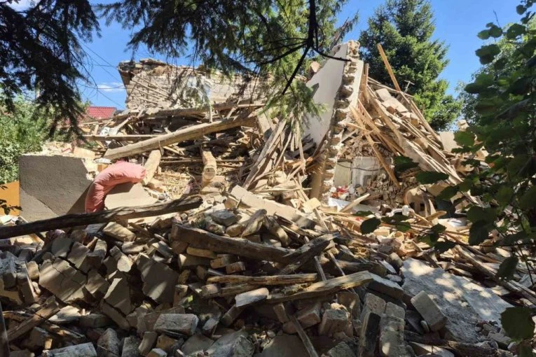 HOROR NA LICU MESTA Evo šta je pronašla policija ispod ruševina kuće detonirane u Velikoj Moštanici (FOTO)