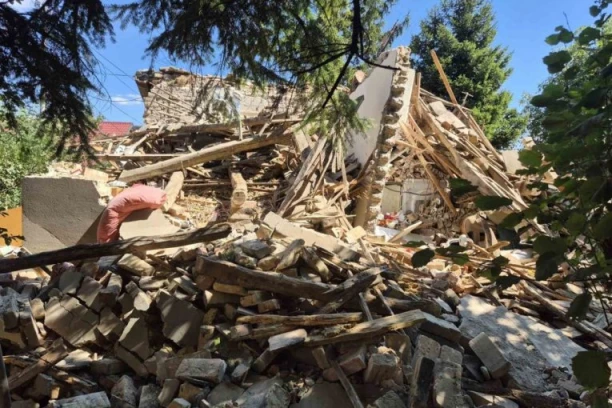 HOROR NA LICU MESTA Evo šta je pronašla policija ispod ruševina kuće detonirane u Velikoj Moštanici (FOTO)