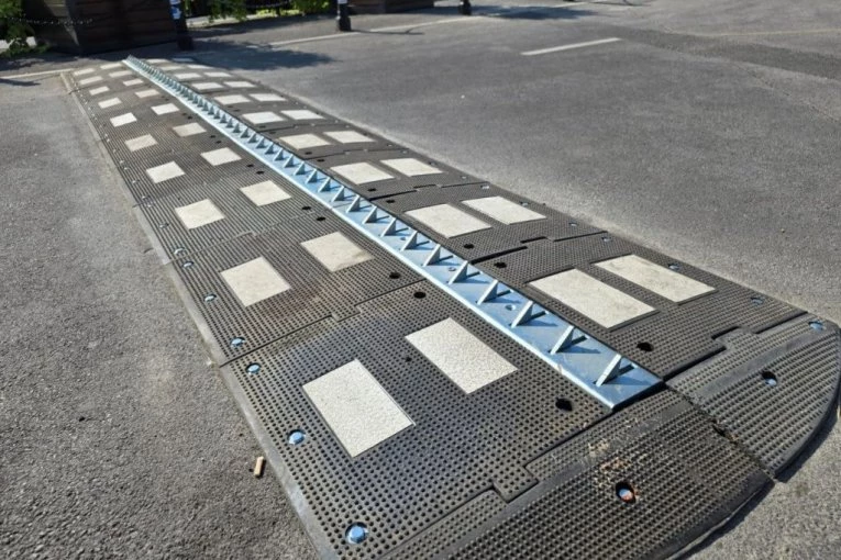 U BEOGRADU POSTAVLJENE "UBICE GUMA": Ako uđete u kontrasmer, odmah buše pneumatike