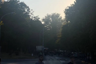 BEOGRAD POD "OPSADOM": Policija morala da blokira Humsku! (VIDEO, FOTO)