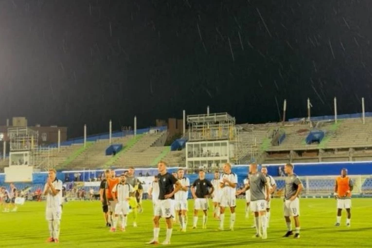 DIVNE SCENE U MADRIDU! Partizan izgubio s igračem više, a pogledajte šta su onda uradili grobari! (FOTO)
