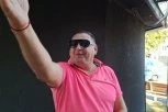 ASMIN DURDŽIĆ NE SME DA IZAĐE NA ULICU BEZ MAJE: Taki Marinković napravio SKANDAL ispred Pinka zbog pomene zeta! (VIDEO)