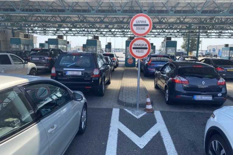 AMSS objavio gde su kolone i koliko se čeka – gužve traju do kraja avgusta!