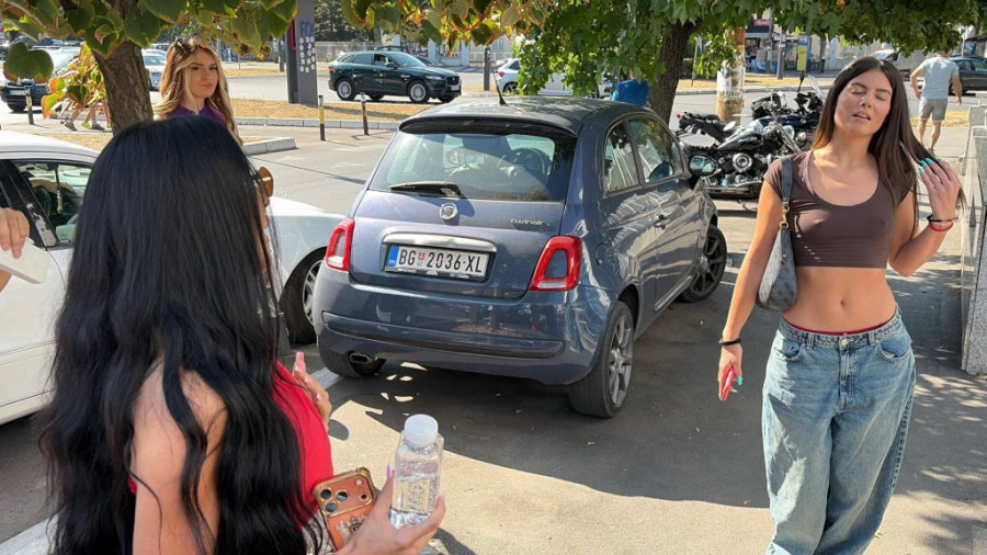 LOM ISPRED PINKA! Brutalan okršaj starleta ZAUSTAVIO SAOBRAĆAJ NA DEDINJU, Poršelina i Boginja se umalo POBILE! (VIDEO)