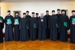 OVO SU NOVI BEOGRADSKI SVEŠTENICI I ĐAKONI: Patrijarh Porfirije poslao važnu poruku novorukopoloženim kliricima pred početak službe