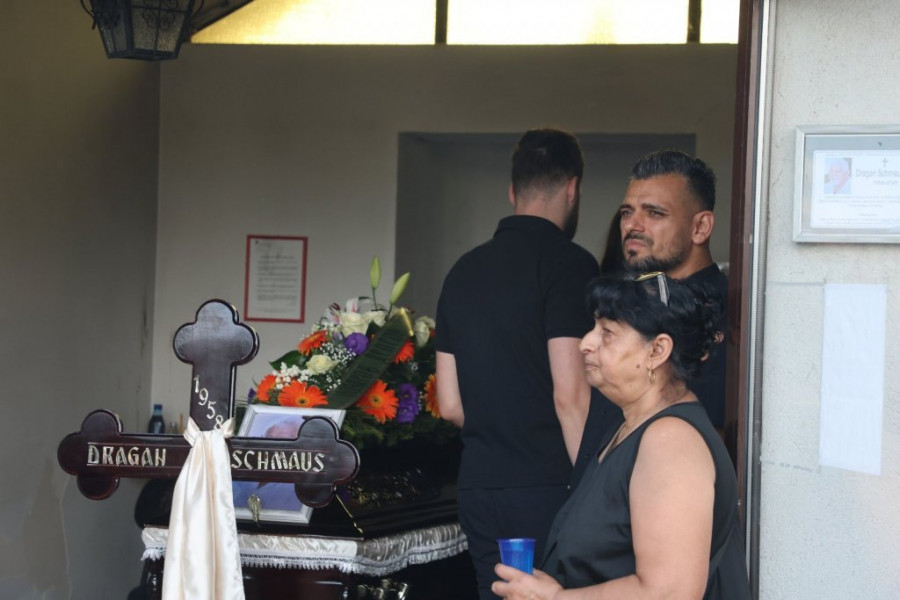 VODITELJ "ELITE" SE POJAVIO NA SAHRANI OCA BORE SANTANE: Milan Milošević se slomio od BOLA, Kačavenda jedva stoji na nogama!