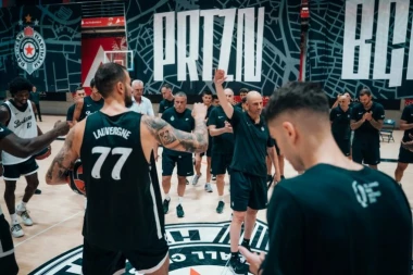 GROBARI U TRANSU! Stigao čovek koga su u Partizanu čekali mesecima - pa poslao BRUTALNU PORUKU! (VIDEO)