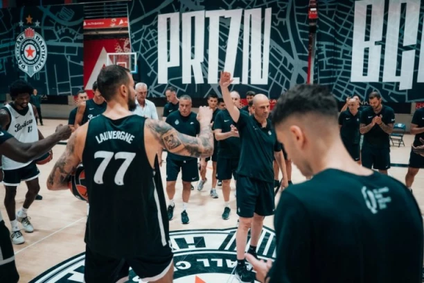 GROBARI U TRANSU! Stigao čovek koga su u Partizanu čekali mesecima - pa poslao BRUTALNU PORUKU! (VIDEO)