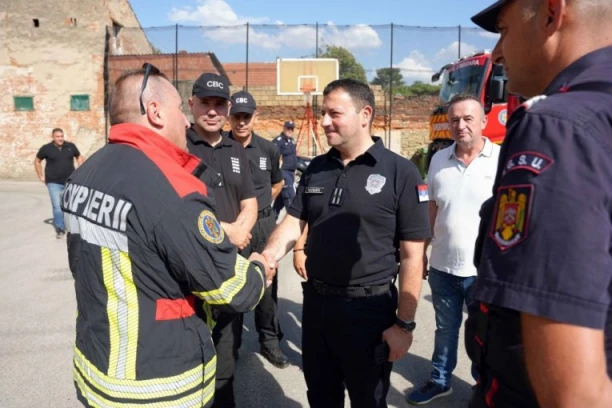 RUMUNI I SLOVACI VEĆ NA TERENU! Timovi iz više evropskih zemalja postepeno se uključuju u gašenje požara u Srbiji! (FOTO, VIDEO)