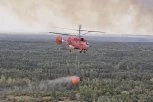 STIGLA POMOĆ: Helikopteri i vatrogasci iz Češke i Rumunije gase požar u Deliblatskoj peščari