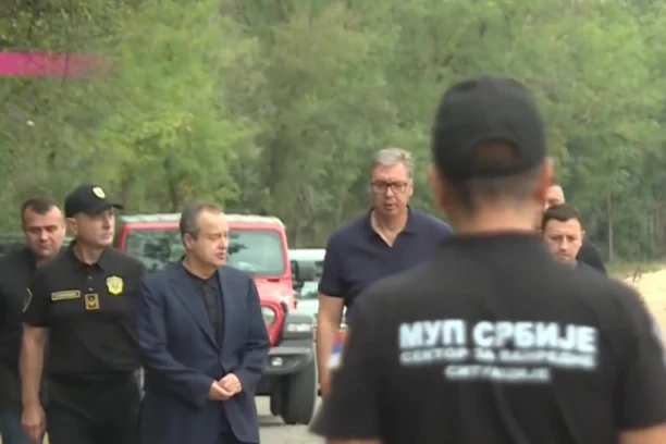 Vučić danas obilazi Deliblatsku peščaru zahvaćenu požarom - predsednik među herojima!