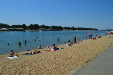 HOROR NA ADI CIGANLIJI Muškarcu pozlilo dok je plivao, lekari mogli da konstatuju samo smrt