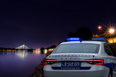 KRENUO JE DA PREPLIVA JEZERO! Novi detalji tragedije na Adi Ciganliji: Brat ga je vukao do obale, ali mu nije bilo spasa!