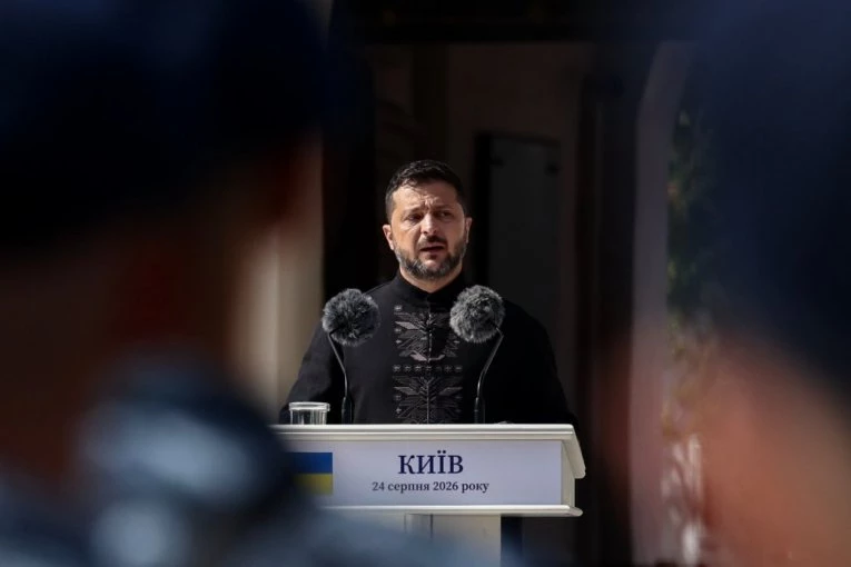 ZELENSKI SE OGLASIO POSLE RAZORNIH NAPADA: Rusija udarila na aerodrome u Kijevu – evo šta tvrdi o poseti američkih zvaničnika!