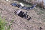 JEZIVA SAOBRAĆAJKA KOD PRIBOJA! Automobili SMRSKANI završili jedan na drugom pored puta, srča i delovi vozila na sve strane