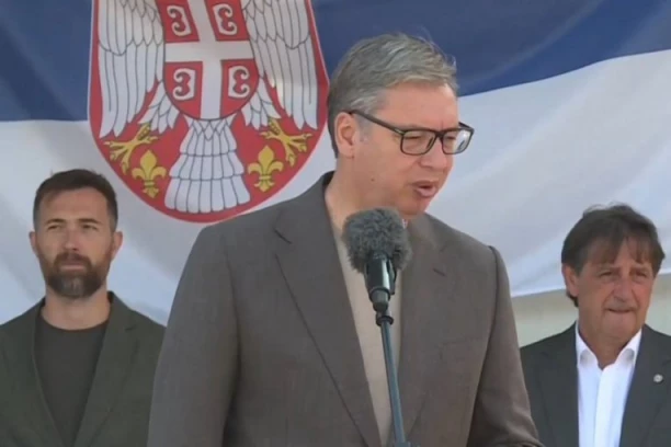 Aleksandar Vučić u poseti Rasinskom okrugu: Brus dočekao predsednika uz pesmu!