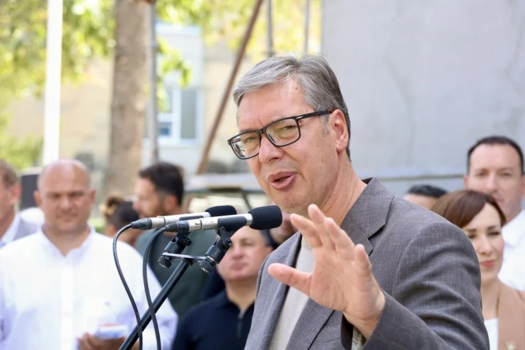 "USKORO SLEDI VELIKO POVEĆANJE PENZIJA!" Vučić sa narodom u Kruševcu - spektakularan doček za predsednika!