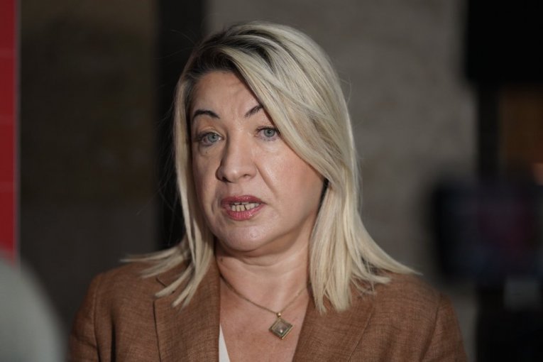 Blokaderi pljuju po mrtvoj dekanki Medicinskog fakulteta