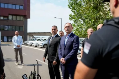 Vasiljević posetio Upravu za tehniku: Sa rukovodstvom razgovarao o rezultatima rada (FOTO)