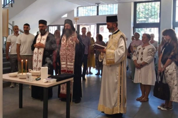 OSVEĆENA RENOVIRANA SPORTSKA GIMNAZIJA U BEOGRADU: episkop Ilarion poručio da zdravlje tela mora pratiti i duhovni život